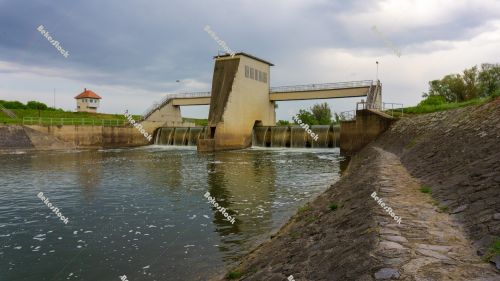 Dam on the Kettos-Koros River near Bekes - duzzaszto gat Dam on the Kettos-Koros River near Bekes - duzzaszto gat