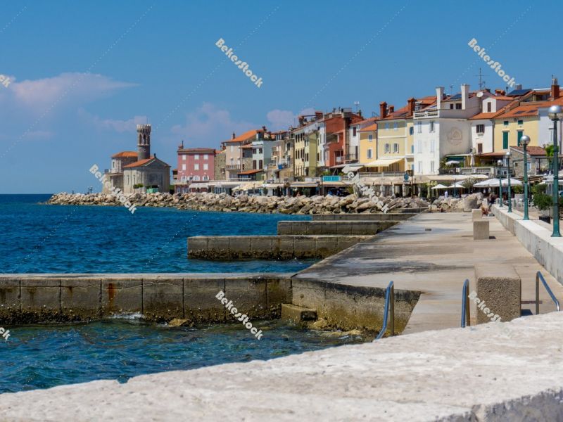 Beach promenade in Piran. Portoroz, Piran, Obalno-kraska, Sloven Beach promenade in Piran. Portoroz, Piran, Obalno-kraska, Sloven