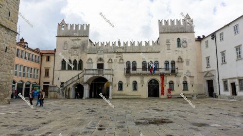 Praetorian Palace (Slovene: `Pretorska palača`, Italian: `palaz Praetorian Palace (Slovene: `Pretorska palača`, Italian: `palaz