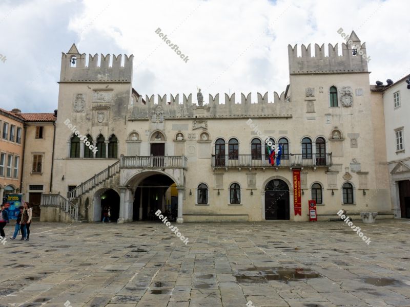 Praetorian Palace (Slovene: `Pretorska palača`, Italian: `palaz Praetorian Palace (Slovene: `Pretorska palača`, Italian: `palaz