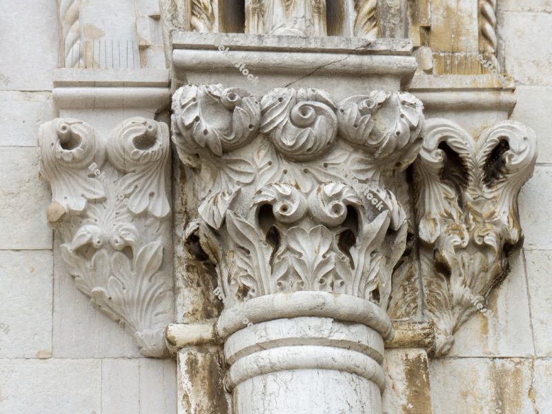 Column head - Cathedral of the Assumption of the Blessed Virgin  Column head - Cathedral of the Assumption of the Blessed Virgin