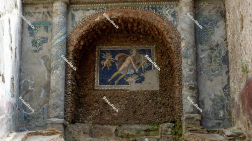 Fake cave, adorned with a mosaic in the Suburban Baths in Pompei Fake cave, adorned with a mosaic in the Suburban Baths in Pompei
