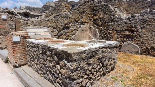Ancient tavern (Thermopolium) in Pompeii. Pompei, Campania, Ital Ancient tavern (Thermopolium) in Pompeii. Pompei, Campania, Ital